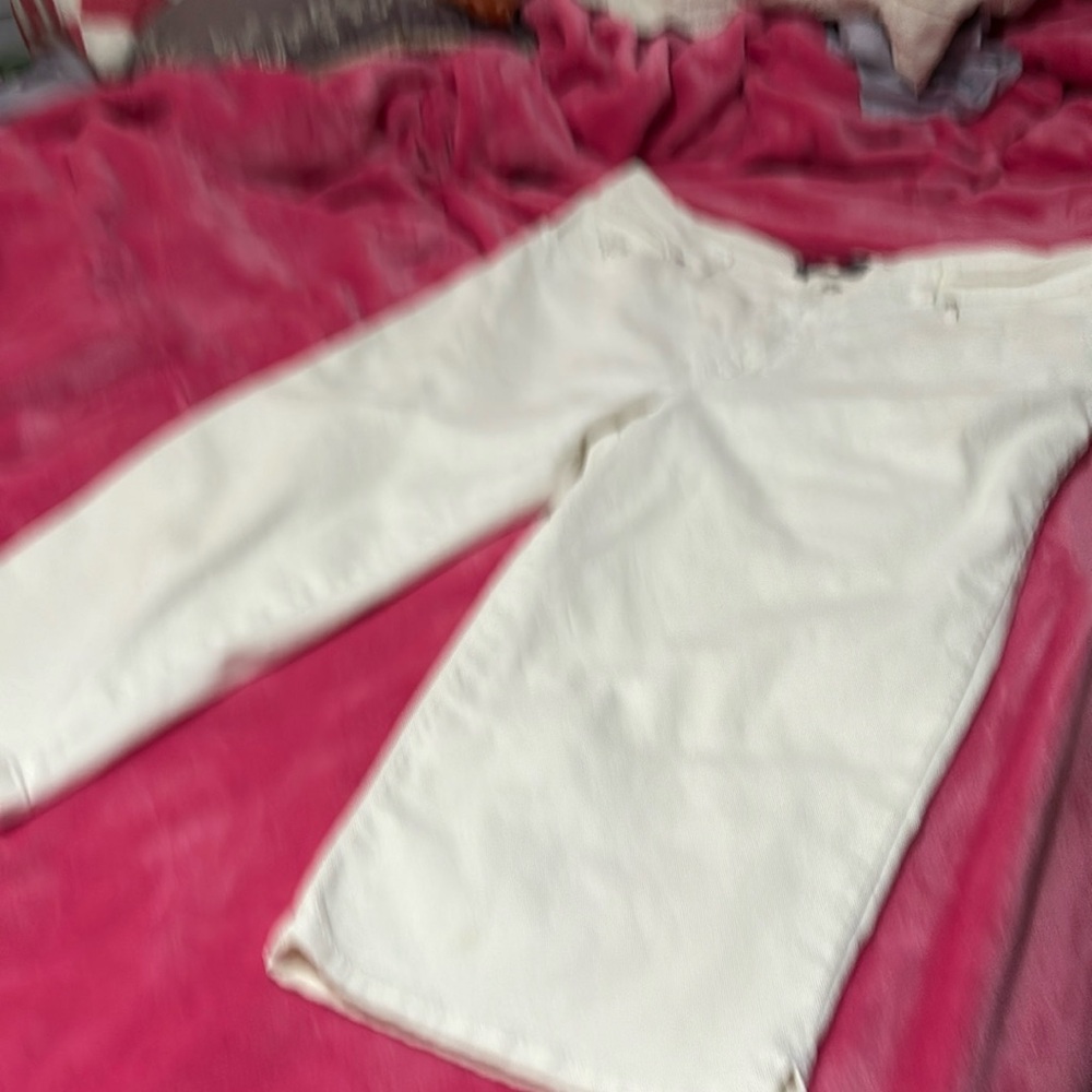 Gloria Vanderbilt embellished white crop jeans. No tears or spots
